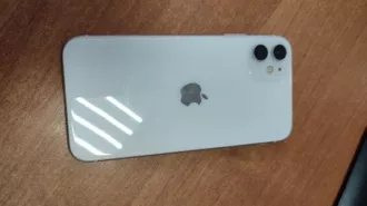 Телефон сотовый марки iPhone 11. Цвет корпуса белый. Имеет бампер прозрачного цвета с черной окантовкой. Имеются потертости, сколы на корпусе; разрыв защитной пленки на стекле. Работоспособность не удалось проверить. IMEI 6358989493217816. Имущество продается в том виде, в каком оно есть, в случае…