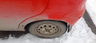 Легковой автомобиль Daewoo Matiz 2011 года выпуска, цвет ярко-красный. VIN: XWB4A11CDBA569960, ПТС: 36 УО 906864, госномер Х408НЕ64. Произведен в Узбекистане. Двигатель бензиновый, модель F8CV 784117RC2, мощность 51 л.с. (37.5 кВт), объем 796 куб.см. Экологический класс третий. Максимальная масса…