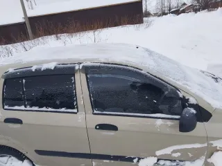 Легковой автомобиль Hyundai Getz 2010 года, VIN KMHBU51DAAU986956, цвет бежевый, ПТС 78 УМ 147639, госномер М729УН86, изготовитель Республика Корея. Кузов имеет многочисленные механические повреждения: вмятины, царапины, следы ржавчины на крыльях, колесных арках, дверях, на бамперах, капоте слезла…