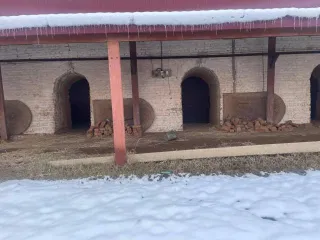 Формовочное отделение, кольцевая печь, сушильные сараи общей площадью 1653,8 кв.м. Здание, кадастровый номер 01:01:3601000:455 — формовочное отделение, общая площадь 273,6 кв.м., инвентарный номер 79:205:002:600003010:0500, литер Д, этажность 1, расположено по адресу: Россия, Республика Адыгея…