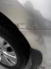 Volkswagen Polo 2011, 105 лс, 165000 км, АКПП, XW8ZZZ61ZBG014491. Пробег 165 тыс. Со слов собственника: сколы по кузову. Подвеска требует замены. Временами (не постоянно) ДВС работает нестабильно (троит). Самопроизвольно выключается и включается дисплей. Проблемы с проводкой. Подогрев водительского…