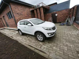 KIA Sportage. VIN: XWEPC811AD0008214. Категория B. 2012 год. Кузов: XWEPC811AD0008214. Цвет: белый. Свидетельство о регистрации ТС 61 03 172770. Госномер: A988РХ161. Пробег: 334064 км. Залогодержатель: ООО "ПКО" "НБК" (АО).