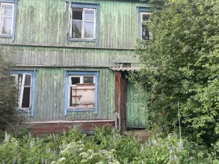 Земельный участок 1103 кв.м, склад 31,5 кв.м, административные здания 70,2 и 209,8 кв.м, гаражи 149,1 кв.м, Пермский край Земельный участок площадью 1103 кв.м с кадастровым номером 81:05:0011054:5, с расположенными на нем объектами недвижимого имущества, по адресу: Пермский край, м.о. Юсьвинский…