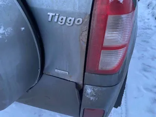 Chery Tiggo 2014 года, модель T11 Tiggo. VIN: LVVDB11B4ED093533. Цвет кузова серый. Мощность 126.5 л.с. (93 кВт). Тип транспортного средства: легковой. Имеются аресты и ограничения.