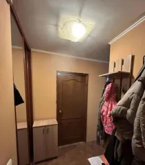 Квартира площадью 38,6 кв. м., расположенная по адресу: г. Москва, ул. 5-я Магистральная, д. 18, кв. 27, кадастровый номер: 77:09:0005012:1520. Вид права: собственность.  

Имущество (квартира) находится в залоге у Залогового кредитора на основании договора залога № 1803239033602005 от 07.12.2021…