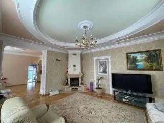 Дом и здание, 403,3 и 110,5 кв.м, участок 2 500 кв.м, Московская область. Дом 403,3 кв.м, здание 110,5 кв.м и земельный участок 2 500 кв.м в Московской обл. Здание, кадастровый номер: 50:16:0104002:2686, назначение объекта недвижимости: жилое, адрес: Российская Федерация, Московская область…