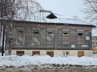 Нежилое здание 196,6 кв.м с земельным участком, Углич, Ярославская обл. Нежилое здание вместе с земельным участком, расположенное по адресу: Ярославская обл., г. Углич, ул. 9 Января, д. 34 является выявленным объектом культурного наследия «Дом причта Ильинской церкви, позднее купеческой семьи…