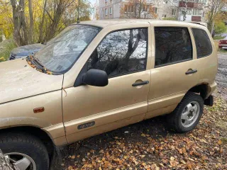 Шевроле Нива 2005 года выпуска, 80 л.с., пробег 140000 км, полный привод. VIN Х9L21230050093601, цвет бежевый металлик. Номер двигателя ВАЗ 2123 0104036, бензиновый, мощность 58,50 кВт (79,60 л.с.), объем 1690 см³. Номер кузова 0093601. Снаряженная масса 1400 кг, полная масса 1850 кг. Технически…