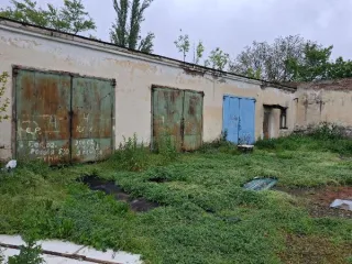 Нежилое здание хозяйственного корпуса 577,4 кв.м и земельный участок 2296 кв.м КБР Нежилое здание хозяйственного корпуса с кадастровым номером 07:03:0700048:350, площадью 577,4 кв.м, расположенное по адресу: КБР, г. Майский, ул. М. Горького, 116, с земельным участком из земель населенных пунктов с…