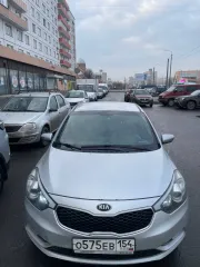 Kia Cerato 2015 года выпуска, VIN: XWEFX411BF0008409, автомобиль в хорошем техническом состоянии, двигатель работает без нареканий. Коробка АКПП требует внимания, пинки при переключении передач. Лакокрасочное покрытие требует внимания, сколы, царапины. Ходовая часть также требует внимания.