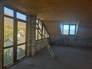 Земельный участок 497 кв.м и здание 573.6 кв.м, Ставропольский край, г. Лермонтов, ул. Дачная, 49. Назначение: нежилое. Кадастровый номер участка: 26:32:050714:27, здания: 26:32:050714:52.