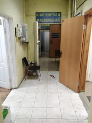Нежилое помещение площадью 6,9 кв. м, этаж № 1, пом. 106, кадастровый номер 73:24:010207:1845, адрес: г. Ульяновск, ул. Кирова, 28. Общие сведения об ограничениях и обременениях указаны в информационном сообщении.