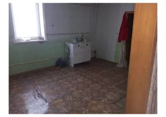 Жилой дом площадью 51,8 кв. м с кадастровым номером 42:14:0117007:159 и земельный участок общей площадью 1540 +/- 14 кв. м с кадастровым номером 42:14:0117007:58. Адрес: Кемеровская область, Топкинский район, деревня Соломино, улица Береговая, дом 5.