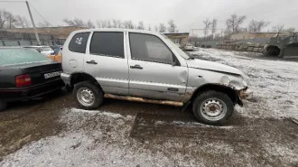 Chevrolet Niva, 2004 автомобиль Chevrolet Niva, 2004 г/в, г/н У 818 УЕ 163, VIN X9L21230050056982, серого цвета, отсутствует передний левый фонарь, повреждения многочисленные по кузову в виде вмятин (капот, бампер, стекла заднего вида), на стекле трещины, ржавчины по кузову, ПТС, СТС, ключи…