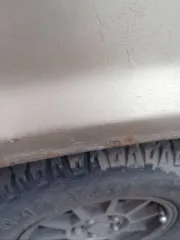 Volvo 740, 1987 года, 100 лс, VIN YV1744833H2090632, гос рег. номер О 742 УО 154. Автотранспортное средство находится в условно пригодном техническом состоянии – автомобиль не на ходу, требует ремонта/замены стоек, подшипников, рулевых тяг, тормозных колодок, тормозных суппортов, заднего моста…
