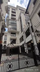 Квартира 476,5 кв. м, адрес: Москва, Подсосенский пер., д. 3, кв. 61, этаж № -2, этаж № -1, цокольный этаж № 0, этаж № 1, частично требует ремонта, без отделки, часть площади относится к подземным этажам, в помещениях, являющихся частью квартиры размещены общедомовые коммуникации, в доме расположен…