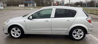 Транспортное средство легковой автомобиль марка Opel Astra, год выпуска 2005, VIN W0L0AHL4855234062, цвет серебристый, ПТС серия 26РА 190232 от 09.01.2019 г. Машина находится в залоге у банка  Тинькофф .