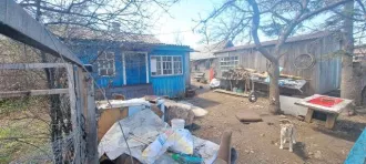 Земельный участок площадью 858 кв.м. по адресу: Приморский край, Партизанский р-н, с. Владимиро-Александровское, ул. Партизанская, д. 96, кв. 1. Кадастровый номер 25:13:020315:1400. Местоположение установлено относительно ориентира, расположенного в границах участка. Ориентир — часть дома.