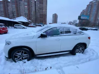 Mercedes-Benz GLE 400 4MATIC, 2017 г.в., кузов WDC2923561A074896, модель 292.356, цвет белый, б/у, госномер М700СХ27. Пробег 116 445 км. Автомобиль на ходу, технически исправен, внешних следов ДТП не имеет. Укомплектован согласно заводской комплектации. Техническое состояние внутренних узлов и…