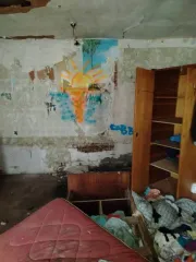 1/4 доля дома и 1/4 доля земельного участка в Смоленской обл. еще ¼ жилого помещения  кадастровый номер 67:15:3070101:40  и ¼ земельного участка  кадастровый номер 67:15:3070101:17 , расположенные по адресу: 216556, Смоленская область, Рославльский р н., с/п. Пригорьевское, д. Заречье