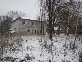 Земельный участок площадью 412 кв. м для благоустройства территории. Расположен в Санкт-Петербурге, муниципальный округ Коломяги, Нижняя Полевая улица, земельный участок 12. Вид разрешенного использования: 12.0.2 (благоустройство). Кадастровый номер: 78:34:0004219:1539.