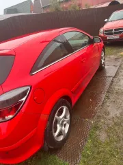 Opel Astra 2008, идентификационный номер (VIN): XUF0AHL089B011617, год выпуска: 2008 г., пробег 207 677 км., мощность 140 л.с., цвет красный, коробка передач автоматическая, руль левый, техническое состояние: не на ходу, требуется ремонт генератора, замена теплообменника.