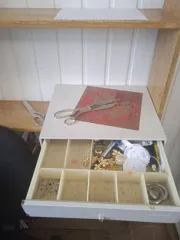 Доля в нежилом помещении 42,7 кв.м, Брянская обл. 1/2 доля в праве на нежилое помещение, площадь: 42,7 кв.м, адрес (местонахождение): Брянская обл, г. Новозыбков, ул. Некрасова, стр. 18, кадастровый номер: 32:31:0010320:267