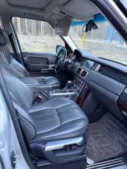 Land Rover Range, 2005, VIN – SALLMAMA45A195705, серебристый, ПТС – серия 78 УХ № 814395 от 10.12.2022. Отсутствует батарея АКБ, ржавчина на крыльях и задней двери, требуется ремонт ДВС, деформация колес от длительного (более года) неиспользования.