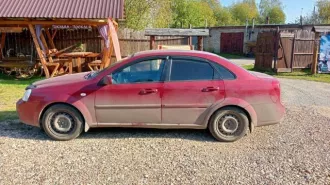 Транспортное средство: Легковой автомобиль Chevrolet Klan 2008 года выпуска, цвет кузова красный. Государственный регистрационный номер М960АУ35, VIN-номер XUUNF196J80017479.