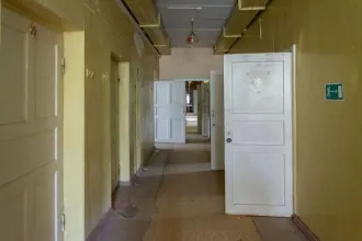 3 нежилых здания и земельный участок 11 785 кв.м, г. Липецк, ул. Юношеская 3 нежилых здания и земельный участок площадью 11 785+/-38кв.м, кадастровый №48:20:0011204:736, расположенные по адресу: Липецкая область, г.о. город Липецк, г. Липецк, ул. Юношеская, д. 21а Объект 1: Нежилое здание, площ. 2…
