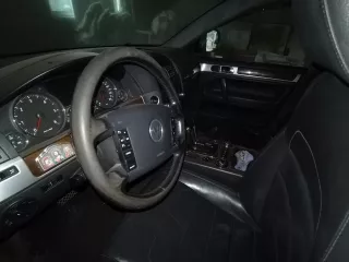 Volkswagen Touareg, 2007, VIN WVGZZZ7LZ7D073405, обремененное залогом ООО МФК "КарМани".
