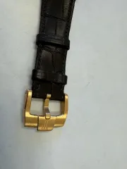 Audemars Piguet CODE 11.59 Automatic наручные часы «Audemars Piguet CODE 11.59Automatic ref. 15210OR.OO.A099CR.01» корпус круглый, из металла золотистого цвета, ремешок из материала коричневого цвета с замком из металла золотистого цвета. На оборотной стороне штампованная надпись "AUDEMARS PIGUET"…