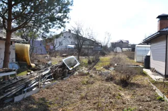 Земельный участок 133 кв.м Московская область по адресу: Московская область, г. Домодедово, с. Лямцино. Общая долевая собственность, 1\2 (50:28:0080102:1225-50/414/2025-2 17.03.2025), площадь 133 кв.м +/- 4. Свидетельство о праве наследства по закону, № 50/1-н/50-2018-4-330, выдано 18.07.2018 г…