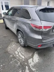 Toyota Highlander 2014 автомобиль Toyota Highlander, 2014 года выпуска, цвет серый, VIN: 5TDDKRFH80S095451, государственный регистрационный номер O602УВ159. Автомобиль приехал на стоянку своим ходом. В настоящий момент автомобиль не заводится. Другой информации по имуществу нет.