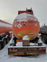 Полуприцеп цистерна БЦМ-42.3, 2008 год, цвет оранжевый. VIN: X3W96052C80000157, госномер: АС275886, номер кузова: X3W96052C80000157. Имеет множественные сколы и местами коррозию.