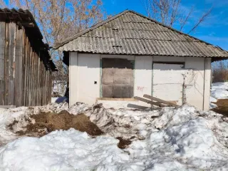 Нежилое здание 28 кв.м с участком 133 кв.м, Кировская область, Сосновка. Нежилое здание, площадь 28 кв.м, кадастровый номер 43:07:010133:1159, 1946 г. постройки, назначение: нежилое здание, земельный участок, площадь 133 кв.м, кадастровый номер 43:07:010133:1153, категория земель: земли населенных…