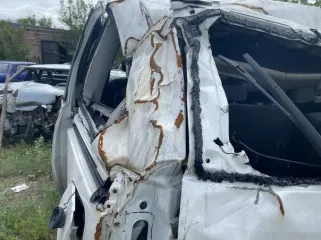 Toyota Voxy 2011 года, цвет белый, VIN ZRR70-0431981. Проверить техническое состояние не представляется возможным. ПТС, СТС, ключи отсутствуют.