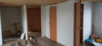 Земельный участок 1759 кв.м и жилой дом 53.1 кв.м во Владимирской области, Александровский район, МО Каринское с/п, ДПК "Зеленцино", участок № 38. Кадастровый номер участка: 33:01:001439:125, уточненная погрешность 29.0. Кадастровый номер дома: 33:01:001439:419.