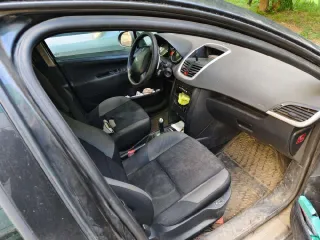 Peugeot 207, 2009 г.в., цвет черный, VIN VF3WCKFUC9W022452. Требуется химчистка салона, замена переднего и заднего бампера, ремонт передней левой арки, задней правой арки, ремонт по устранению коррозии металла. Ознакомление с предметом торгов и документацией на имущество осуществляется по месту…
