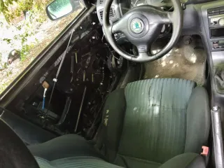 Автомобиль Skoda Octavia 2007 года выпуска, черный цвет, тип кузова комби (хэтчбек). Модель двигателя 975165, VIN TMBDK41U978870152, мощность 1000 л.с. (74 кВт), госномер Т703ЕО163. В связи с долгой неэксплуатацией сел АКБ, имеются следы ржавчины на кузове, потертости, внутри салона сняты дверные…