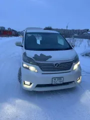 Легковой автомобиль: TOYOTA VELLFIRE, год изготовления: 2011, легковой универсал, г/н: К205ТС186, цвет: белый, VIN: ANH20 8189833, ЭПТС 164302053308767, СТС 99 61 171569.  требуется ремонт рулевой рейки, ремонт коробки передач, повреждения лакокрасочного покрытия 