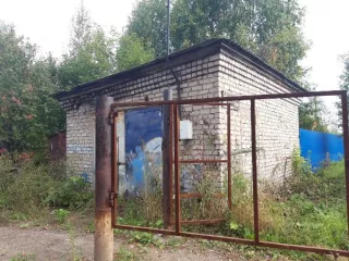 Здание - 25,1 кв.м. и земельный участок - 135 кв.м. ул. М.Конева, д.1а Здание проходной, назначение: нежилое, 1-этажное, расположенное по адресу: г. Слободской, ул. Маршала Конева, д.1а, общей площадью 25,1 кв.м., кадастровый номер: 43:44:310118:93 и земельный участок, категория земель- земли…