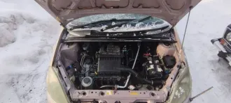 Toyota Vitz, 2001 года, 70 лс, 299999 км, АКПП, автомобиль на ходу, хорошее техническое состояние, ДВС контракт, масло не расходует. По лкп внимания требуют пороги, лобовое стекло с трещиной, салон чистый.