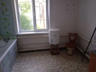 1/2 доля в жилом помещении, 53,4 кв.м., г. Калининск, Саратовская область, кадастровый номер: 64:15:280904:220. Находится в залоге у Кредитный Потребительский Кооператив "Поволжский ипотечный", ИНН 4223041880, ОГРН 1064223018507.