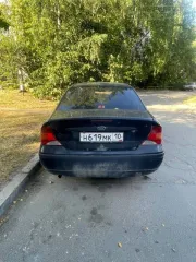Ford Focus, 2004 год, VIN: X9FFXXEEDF4G26470, госномер: Н619МК10, модель двигателя: 4G26470, мощность: 72.1 кВт / 98.0 л.с., объем двигателя: 1599 см³, цвет кузова: Темно-синий.