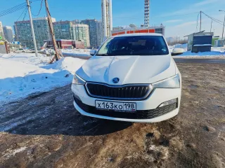 SKODA RAPID 2022. Легковой автомобиль SKODA RAPID VIN: XW8AC6NH4NK116864, 2022 г.в. (в залоге у ПАО "Сбербанк"). Требуется проведение сервиса, замены элемента питания в ключе, функция аварийного вызова работает с ограничениями.