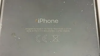 Samsung Galaxy S20 FE в чехле, imei 350952/83/246386/1, заблокирован. Зарядное устройство BOROFONE модель ВА20А, белого цвета. Samsung Galaxy J5 Prime модели G570F, s/n: R58J42YJ4YJ, в корпусе черно-голубого цвета, б/у, с левой стороны имеется трещина по нижней части экрана телефона, имеются…