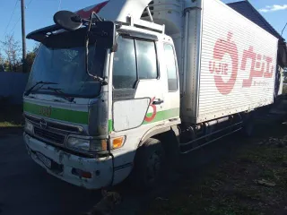 Hino Ranger 1994 года выпуска, грузовой рефрижератор. Номер шасси (рамы) FC3WEA10230. Цвет кузова белый, зеленый, красный. Тип двигателя дизельный, мощность 200 л.с., объем 6010 куб.см. Паспорт транспортного средства 27 НА 609966 выдан 25.01.2014 г. Государственный регистрационный знак М595ХУ27.
