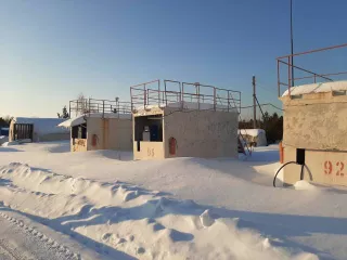 База ГСМ, кадастровый номер: 86:07:0000000:889, площадь застройки 822 кв.м., адрес: ХМАО-Югра, Октябрьский р-н, пгт Андра, мкр-н Спортивный, строен.9а. Сооружение состоит из территории хранения нефтепродуктов, включающей емкости 2000л (2шт.), 400л (1шт.), 200л (1шт.), сторожку (1шт.), а также АЗС…
