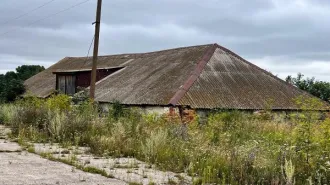 Зернохранилище Нежилое помещение, зернохранилище с кадастровым номером 02:05:140101:405, площадью 280,4 кв.м. Назначение здания: нежилое. Общая площадь: 280,4 кв.м. Количество этажей: 1. Год ввода в эксплуатацию: 1964. Количество подземных этажей: 0. Материалы наружных стен здания: шлакозаливные.